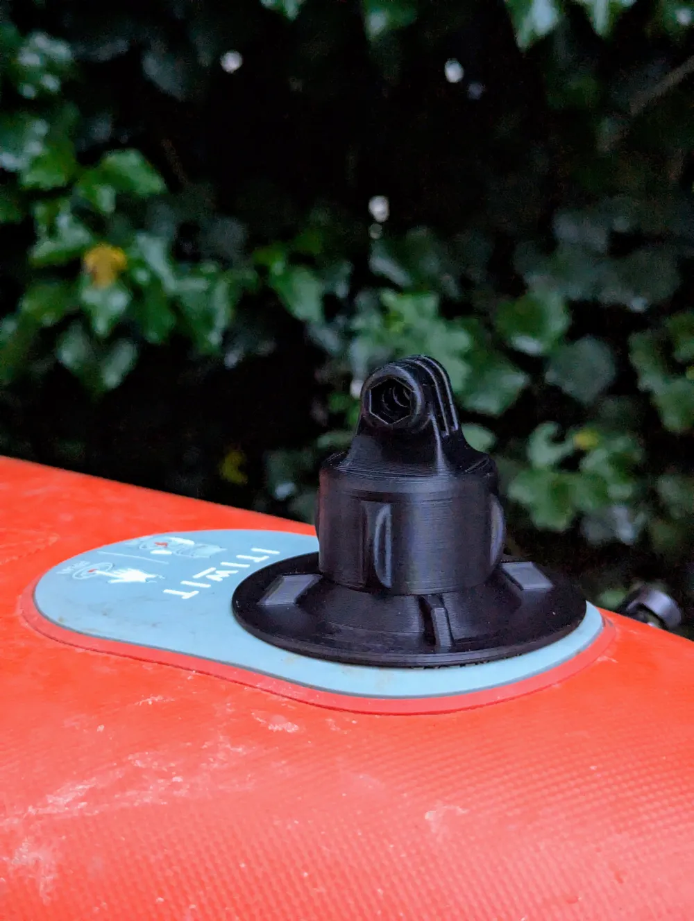 Vertical view of the valve adapter mounted on the paddle board.